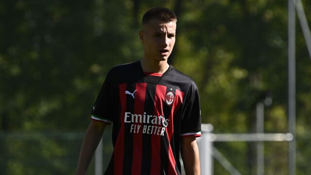 Francesco Camarda con la maglia del Milan