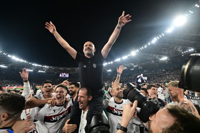 Italiano festeggia la Coppa Italia del Bologna